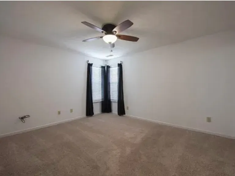 1072 Hampshire Pl — Photo 10