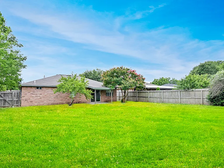 1505 Oleta St — Photo 16