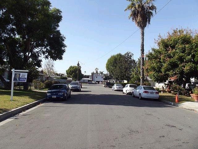 2nd image of 1712 W Sumac Ln