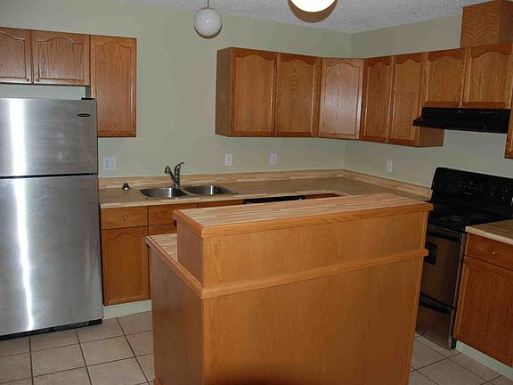 3rd image of 197 Hyndman Cres NW