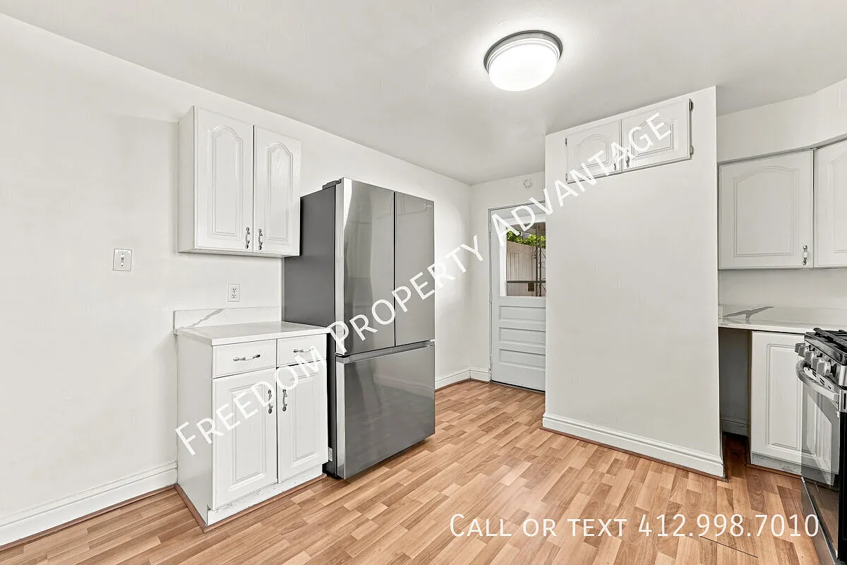 1717 Sidney St - Southside — Photo 3