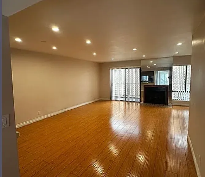 557 E Verdugo Ave — Photo 1