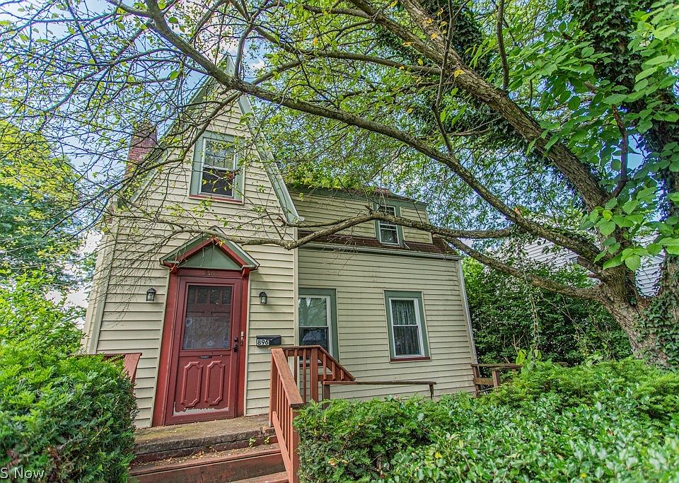 1st image of 896 Terra Alta St NE