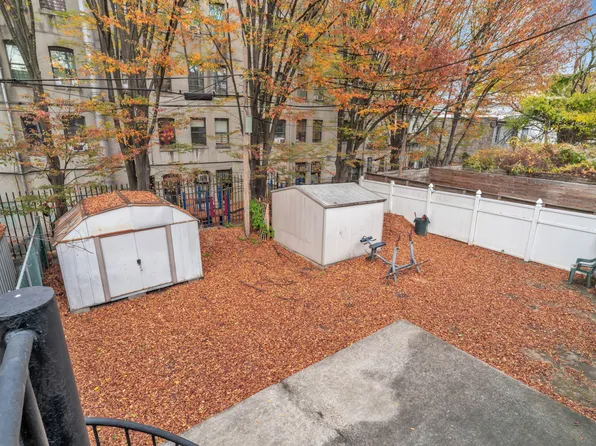 221 Macdougal Street image 14 of 18