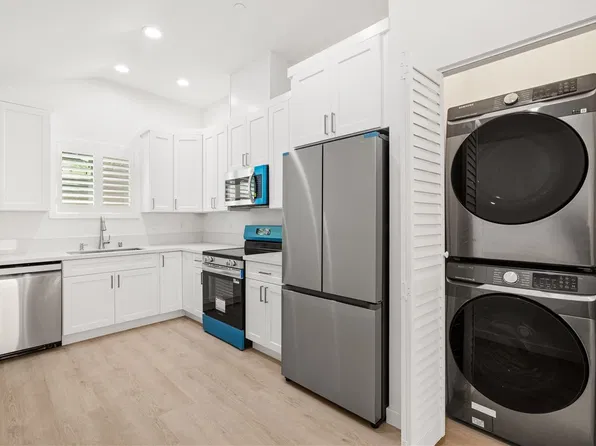 15030 1/2 Hesby St, Sherman Oaks, CA 91403