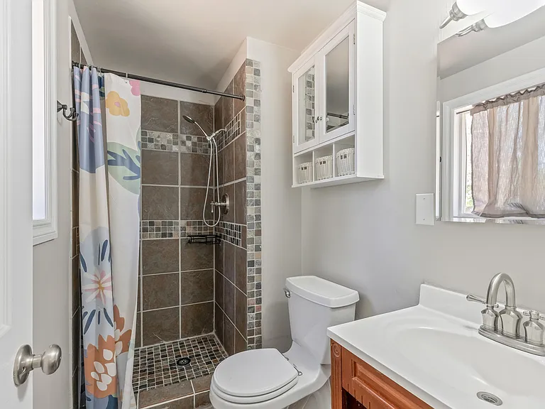 2639 NE Harvey Ln — Photo 10
