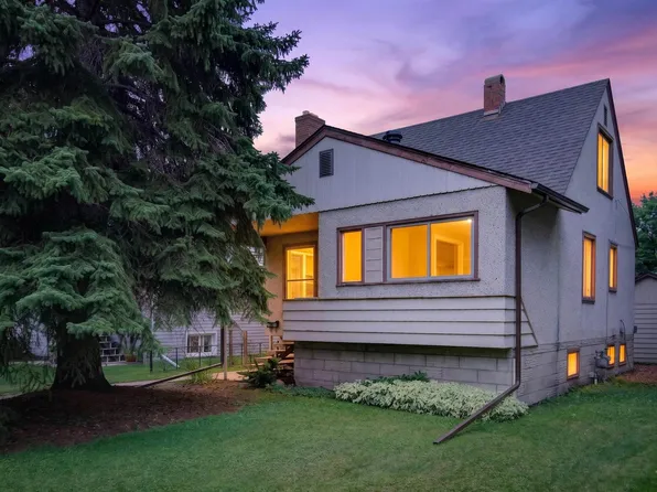9026 92nd St NW, Edmonton, AB T6C 3R2
