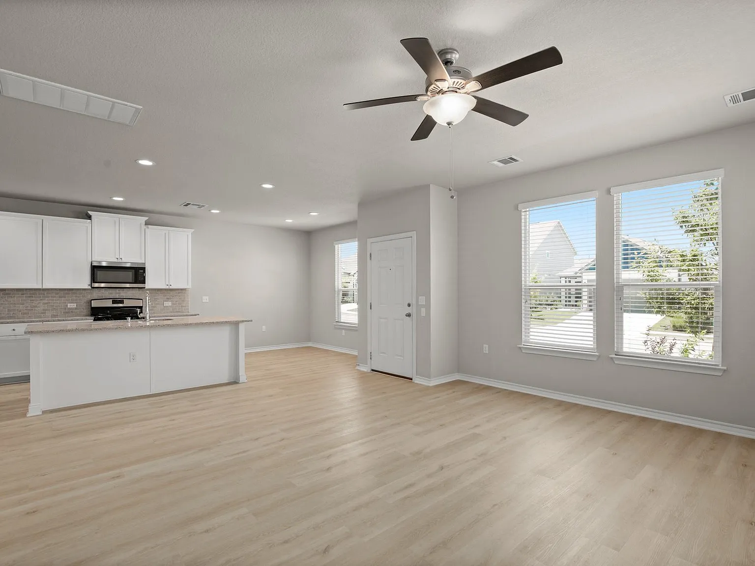3 bed, 2.5 bath, 1486 sqft, $2,200 — Photo 3
