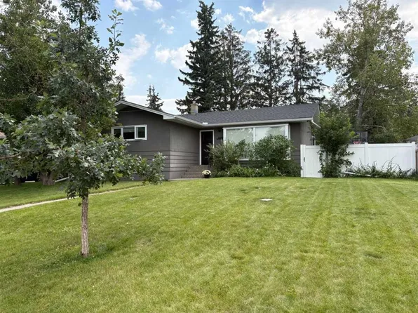 5327 N 17th Ave SW, Calgary, AB T3E 0E8