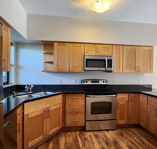 712 W Spruce St — Photo 10