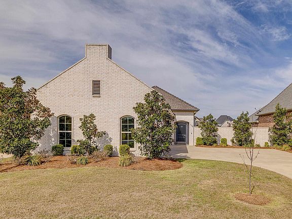 2nd image of 108 Vieux Carre Pl