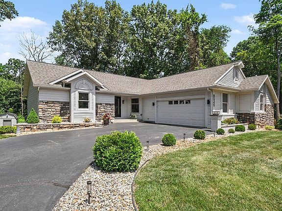 4th image of 8049 W Applewood Dr