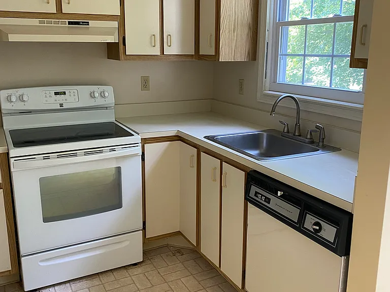 41 Crystal Ln #B — Photo 17