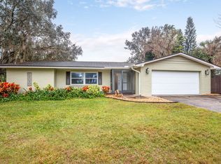 129 E Laurel Ave, Howey In The Hills, FL 34737