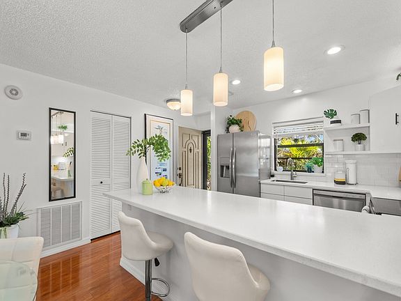 4th image of 400 18th St APT O6