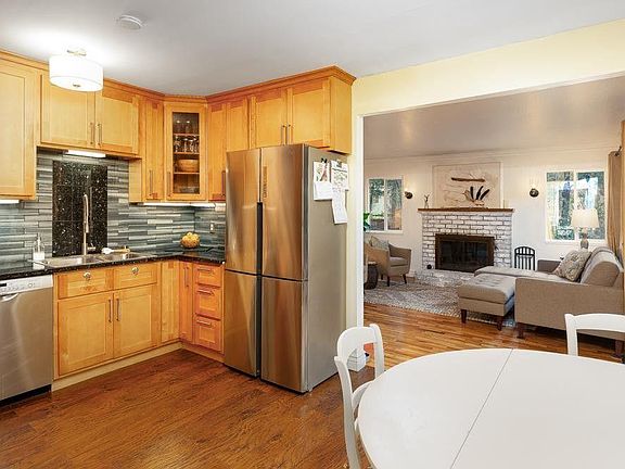 4th image of 640 Hillcrest Dr
