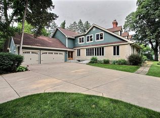 2606 N Huebner Rd, Oconomowoc, WI 53066