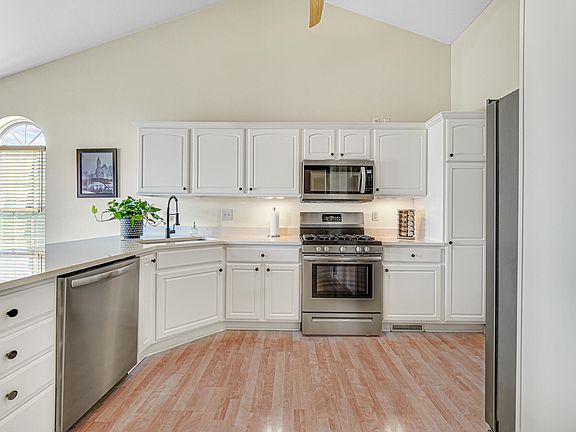 4th image of 2017 Wildwood Cir