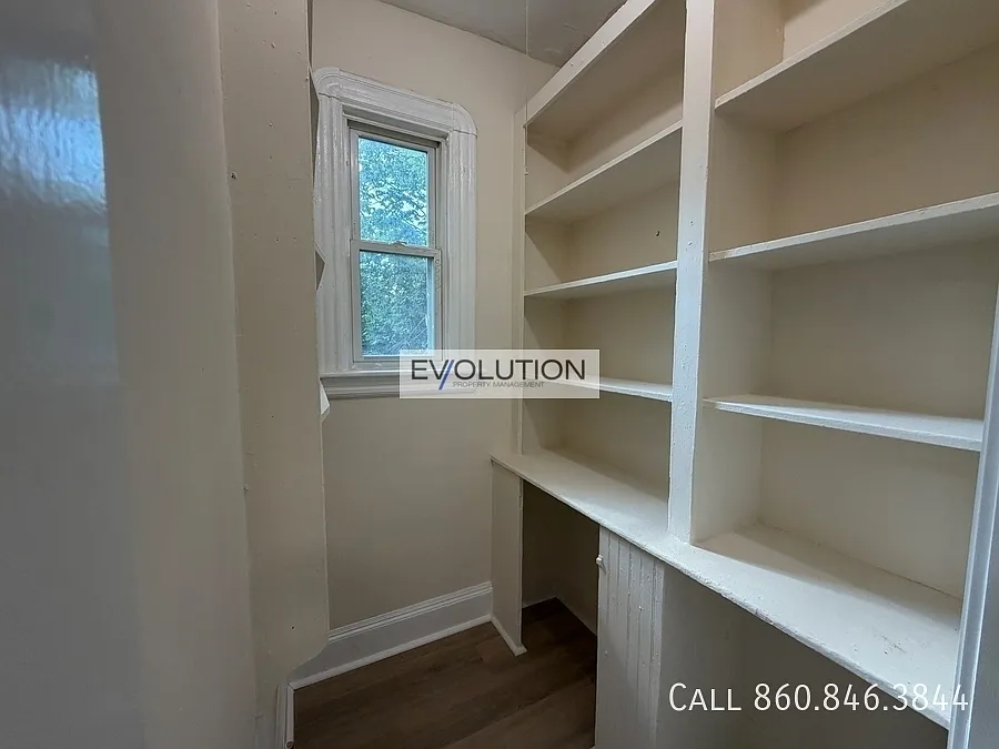 4 bed, 1.0 bath, 1200 sqft, $2,100 — Photo 4