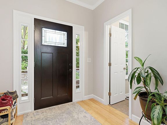 5th image of 105 Little Meadow Ct