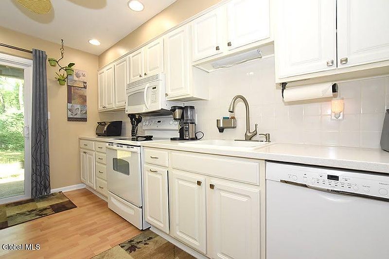 5th image of 25B Pine Lane APT 8
