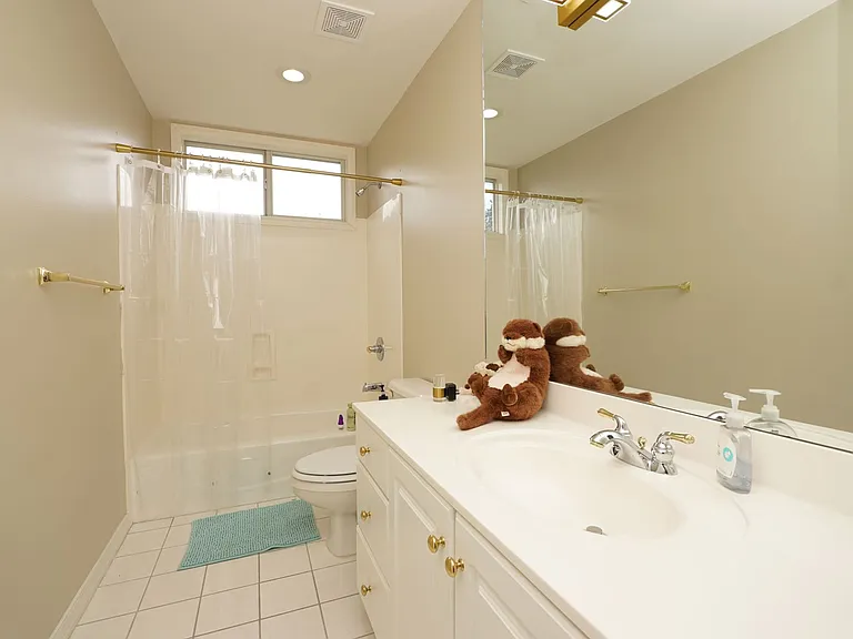1534 Glenlake Cir — Photo 35