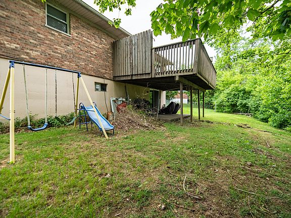 2nd image of 2220 Genevieve Ln