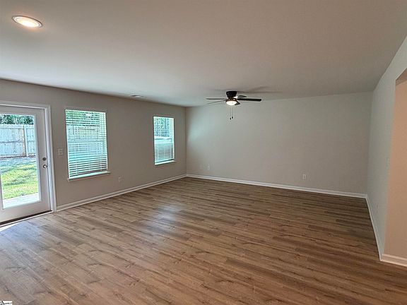 4th image of 102 Huff Dr