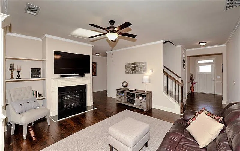4 bed, 3.5 bath, 2628 sqft, $3,200 — Photo 4