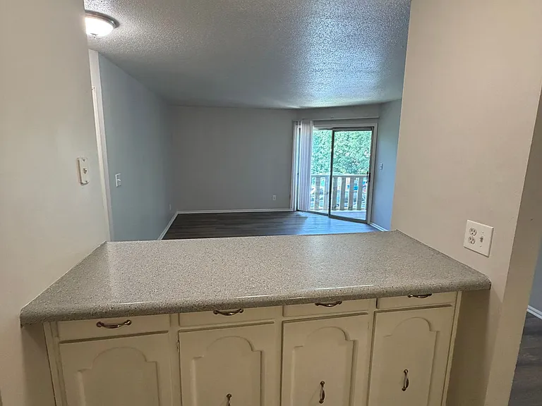 6504 Ravena Rd — Photo 9