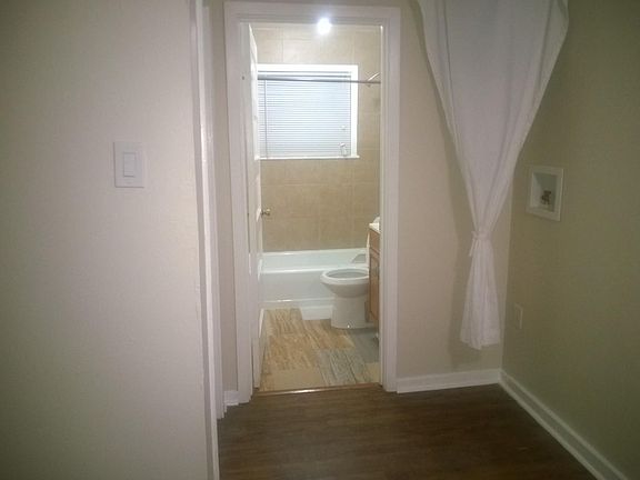 3rd image of 2518 Anita St