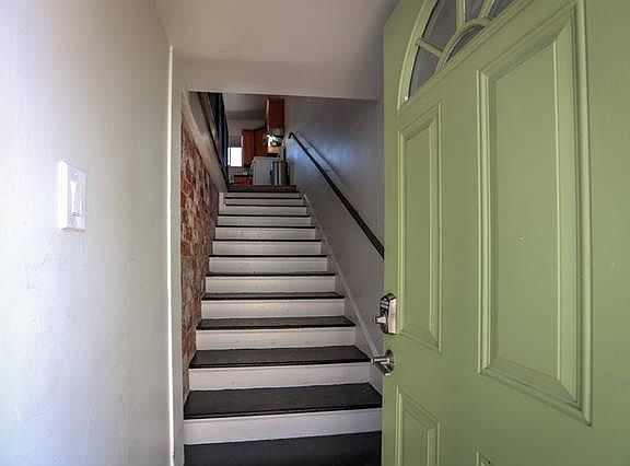 3rd image of 2118 1/2 Kent St