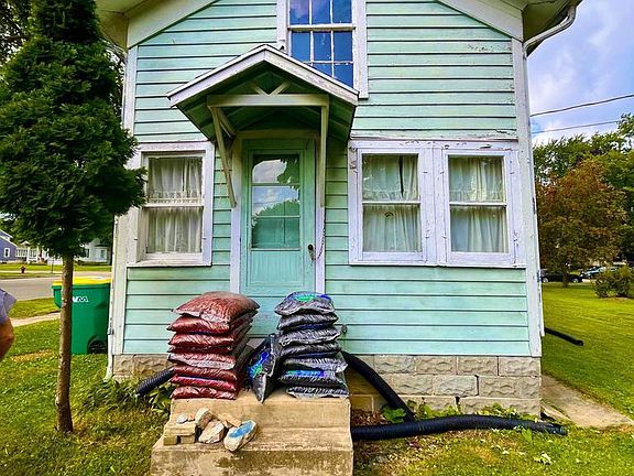 3rd image of 643 Watson STREET