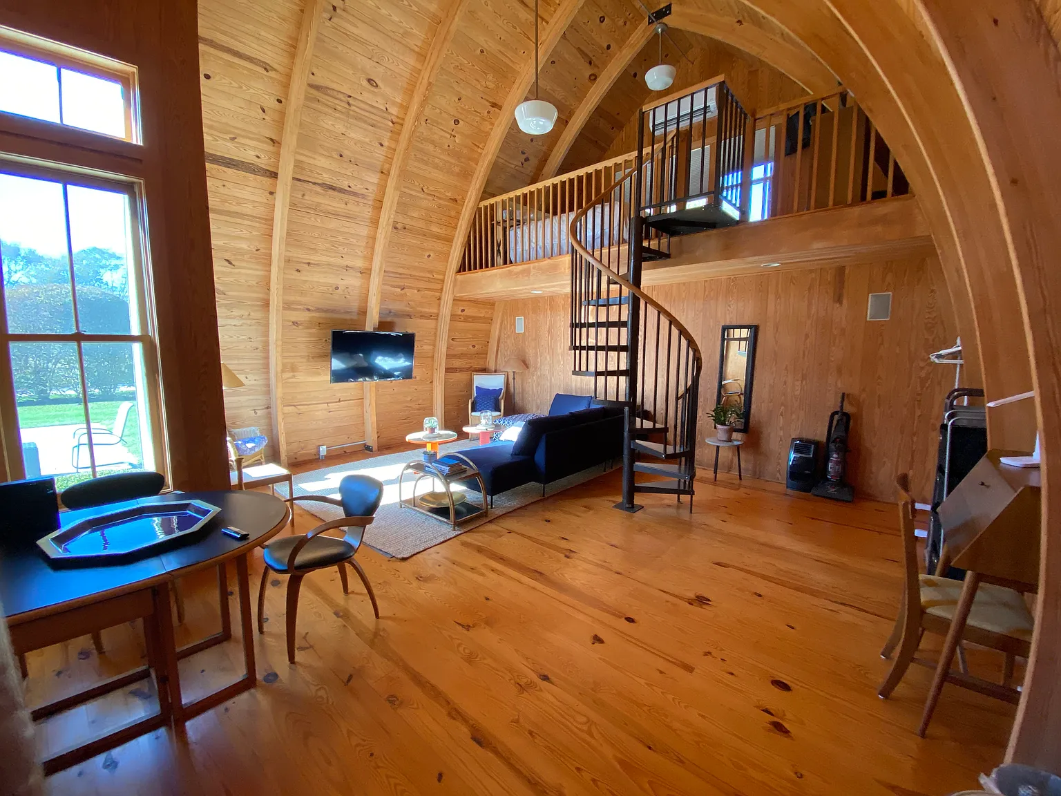 Sagaponack Modern Barn Guesthouse — Photo 1
