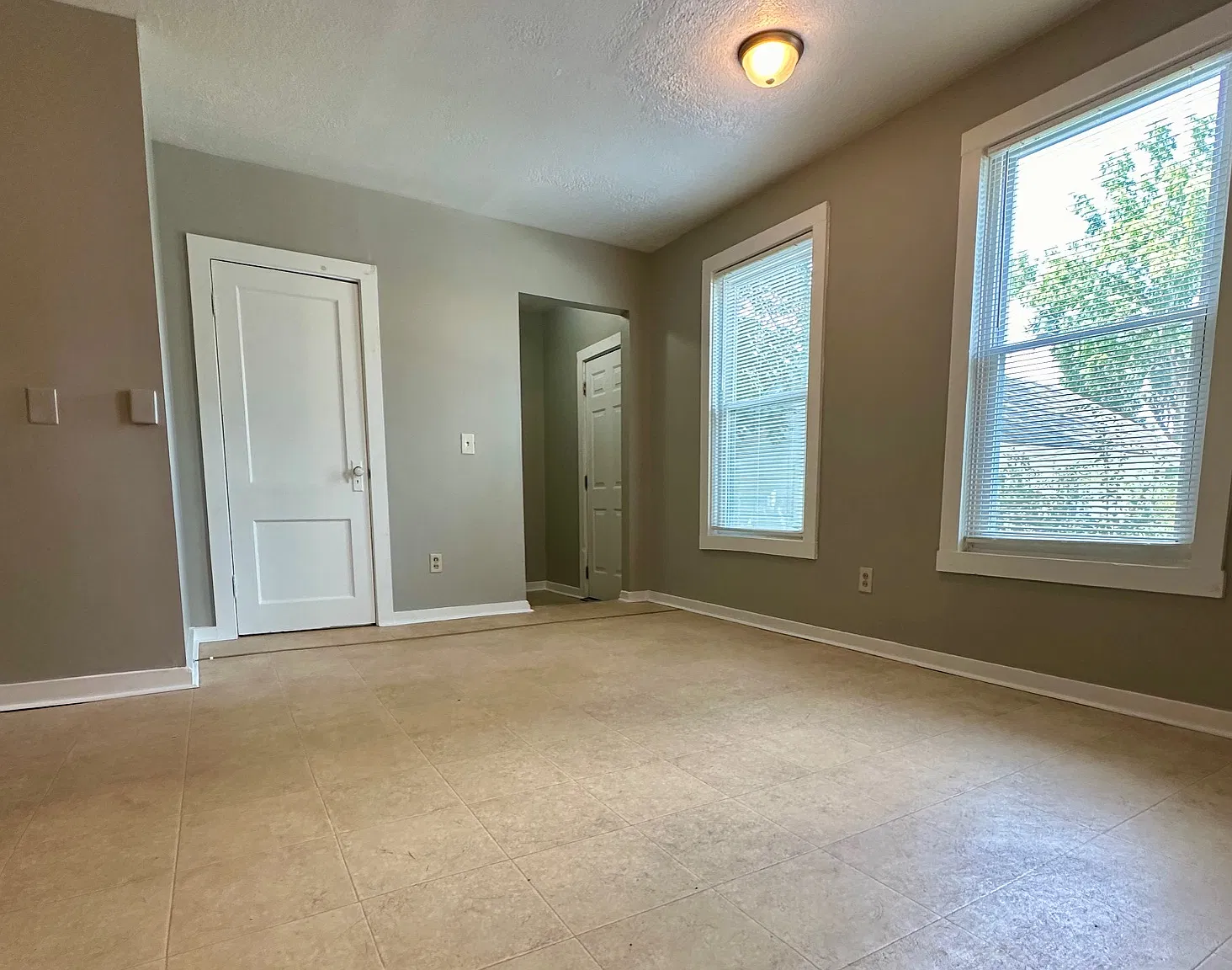 3 bed, 1550 sqft, $975 — Photo 2