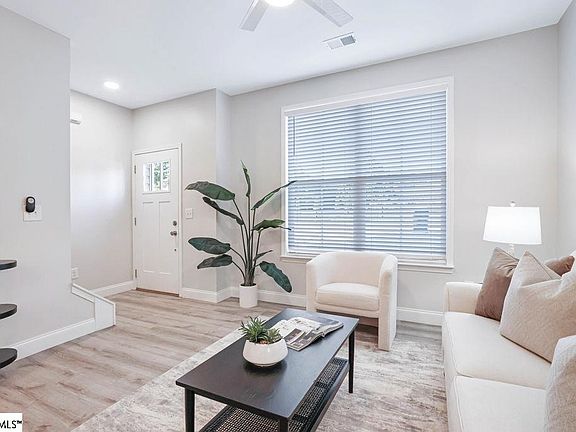 5th image of 208 Lincoln Dr #210