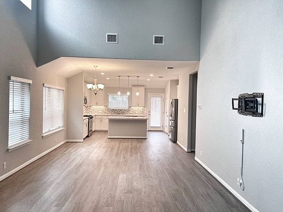 2nd image of 2077 Egret Ave