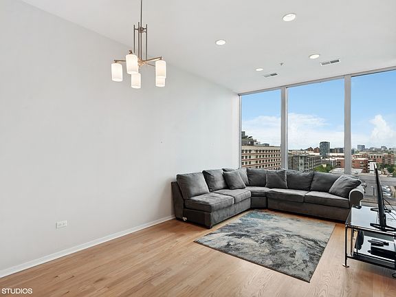 4th image of 500 W Superior St Unit 804