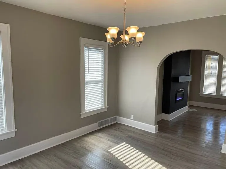 140 S Eureka Ave — Photo 8