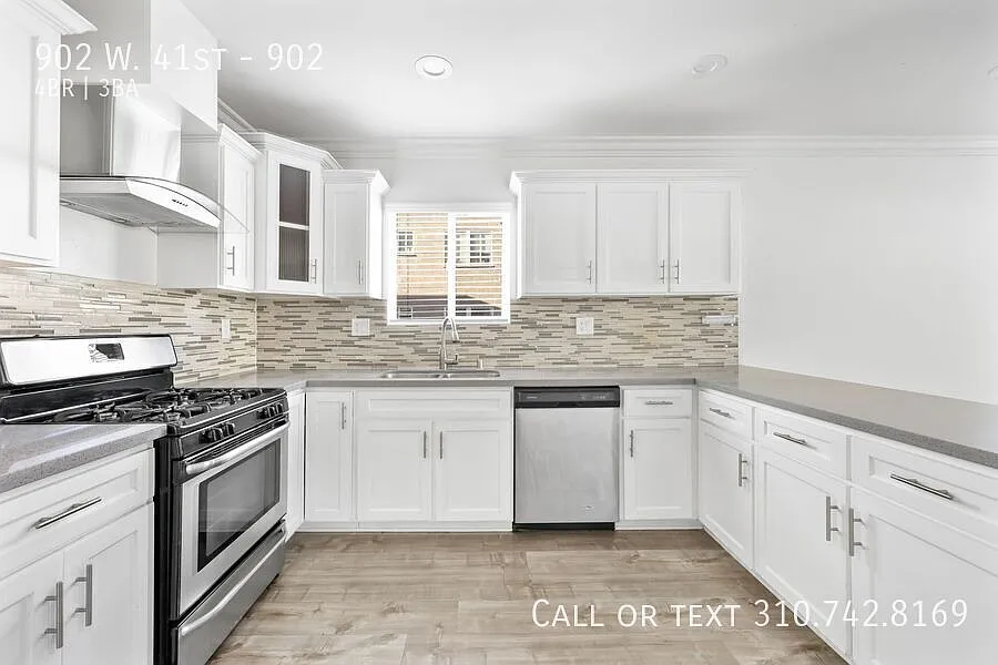 Building Photo - 902 W 41st St #902