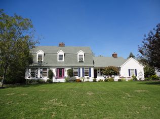 30 Fox Chapel Dr, Orchard Park, NY 14127