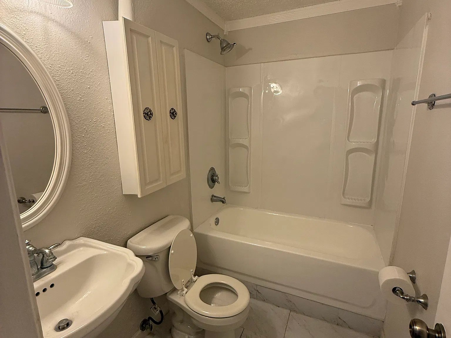 3 bed, 1863 sqft, $2,200 — Photo 3