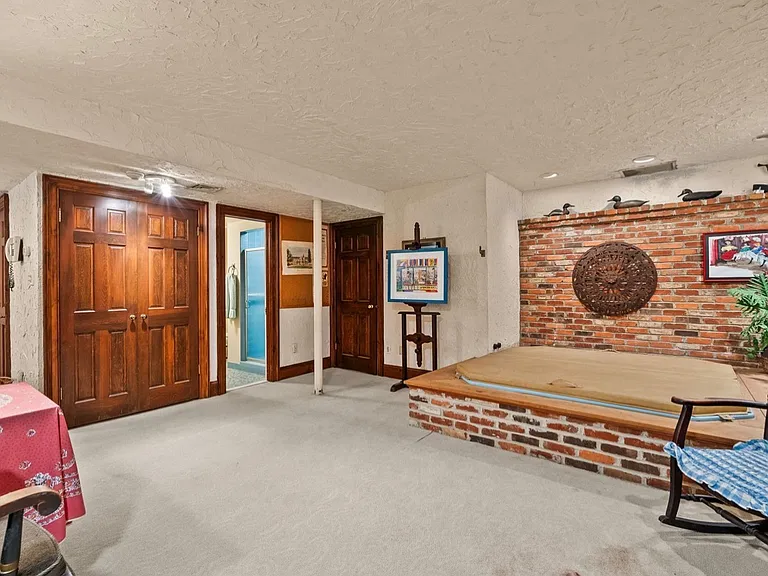 213 Cameron St — Photo 43
