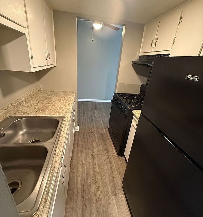 1st image of 2082 Fairmont Ct #11