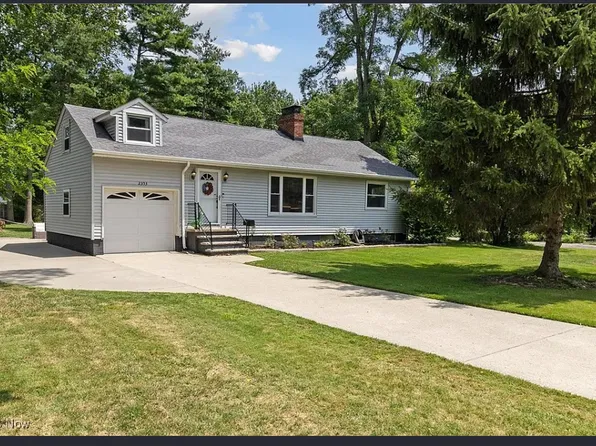 2353 W Hedgewood Dr, Westlake, OH 44145