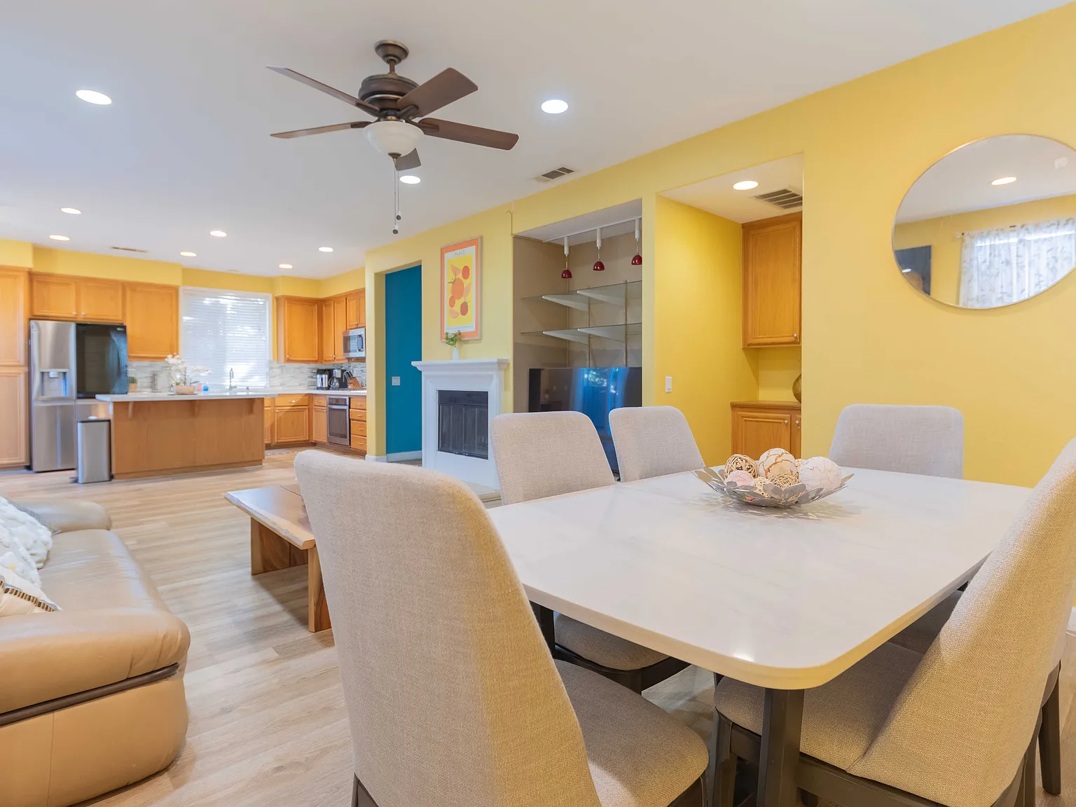 4 bed, 2.5 bath, 2260 sqft, $8,900 — Photo 2