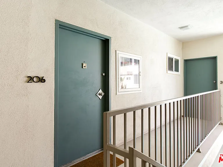 1525 N Hayworth Ave #206 — Photo 17