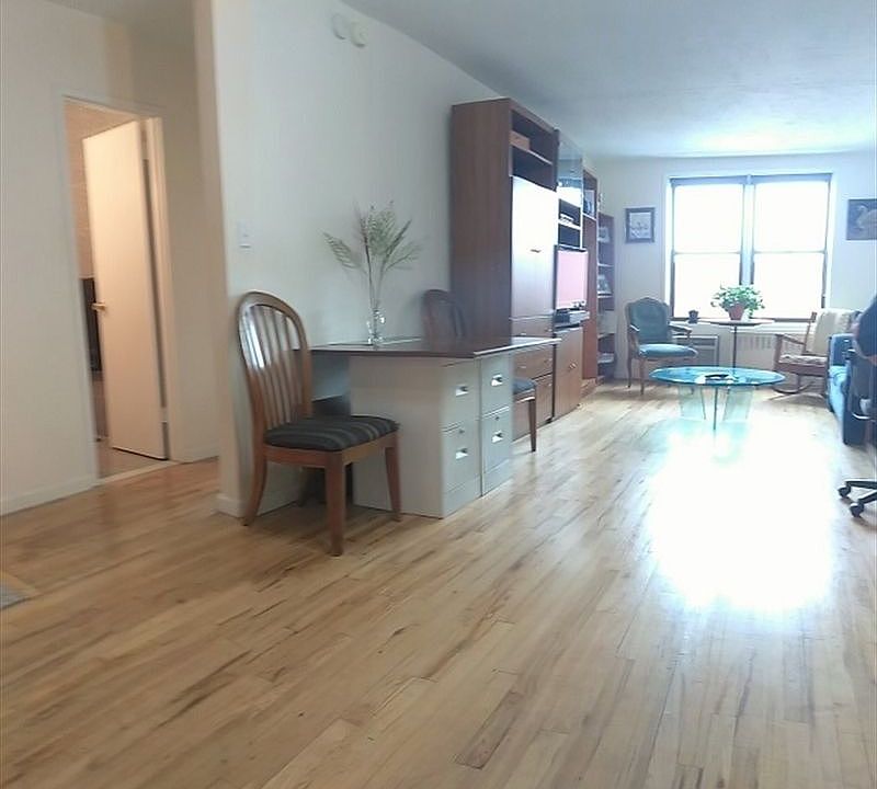 1st image of 2534 Crescent St APT 3N