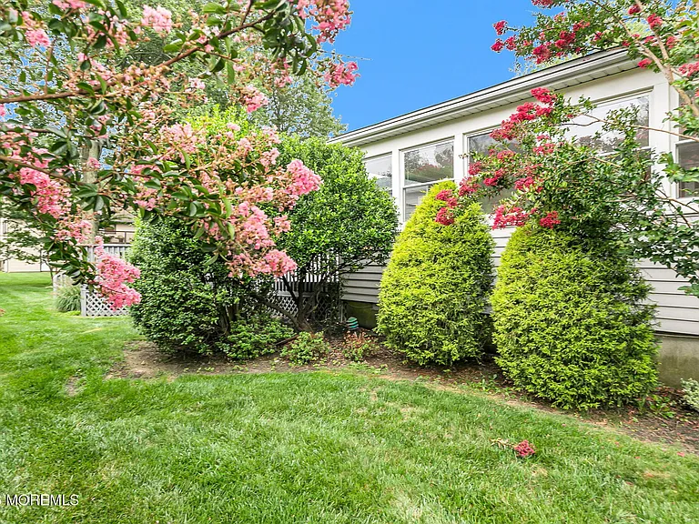 453 Milton Ave — Photo 34