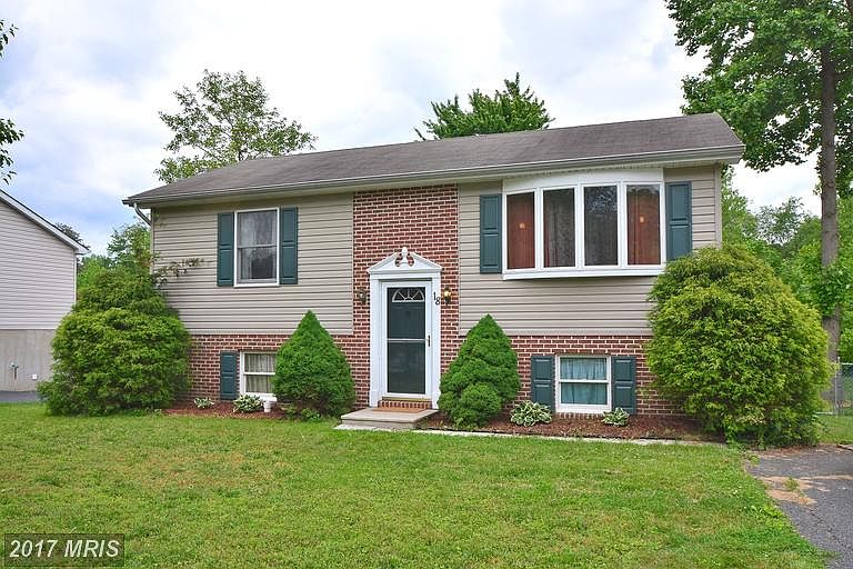 1st image of 18 White Birch Dr